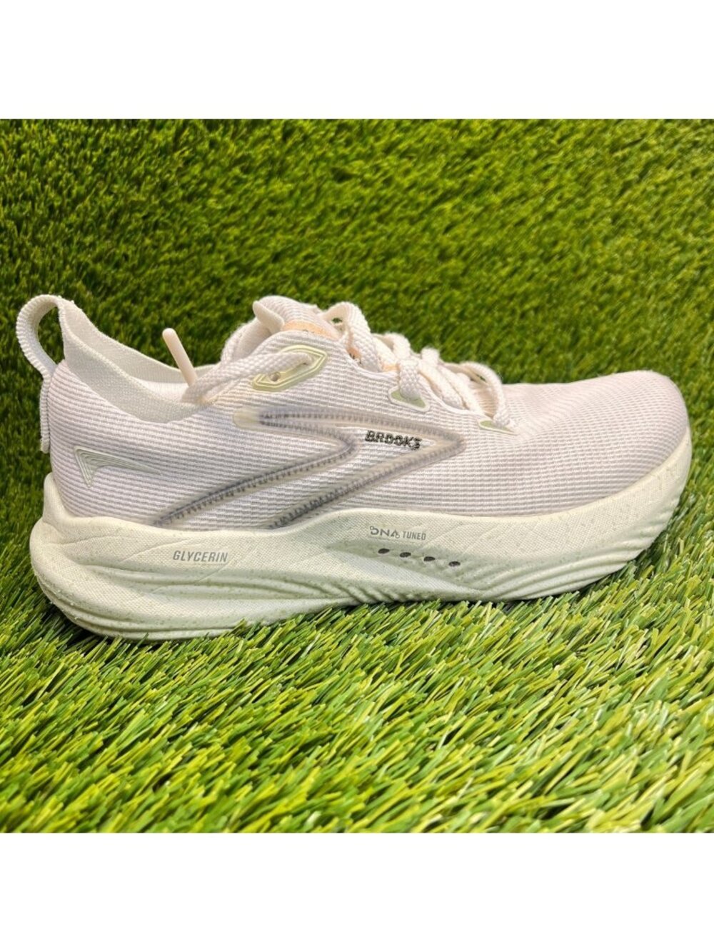 Brooks Glycerin 22 Womens Size 6 Beige White Athletic Running Shoes Sneakers